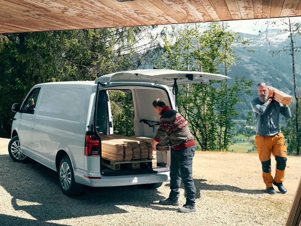 Volkswagen Transporter Furgone 01 (1)
